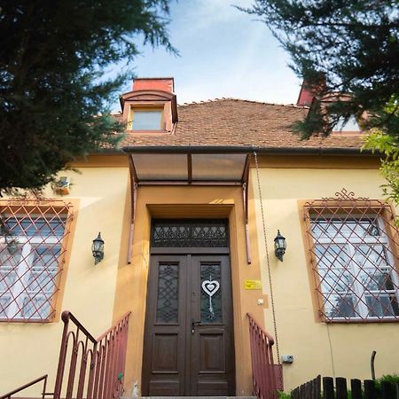 Katus Apartman Apartment Eger Exterior photo